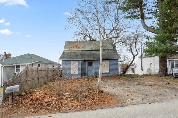 $279,000 | 15 Ocean Avenue, Halifax, MA 02338