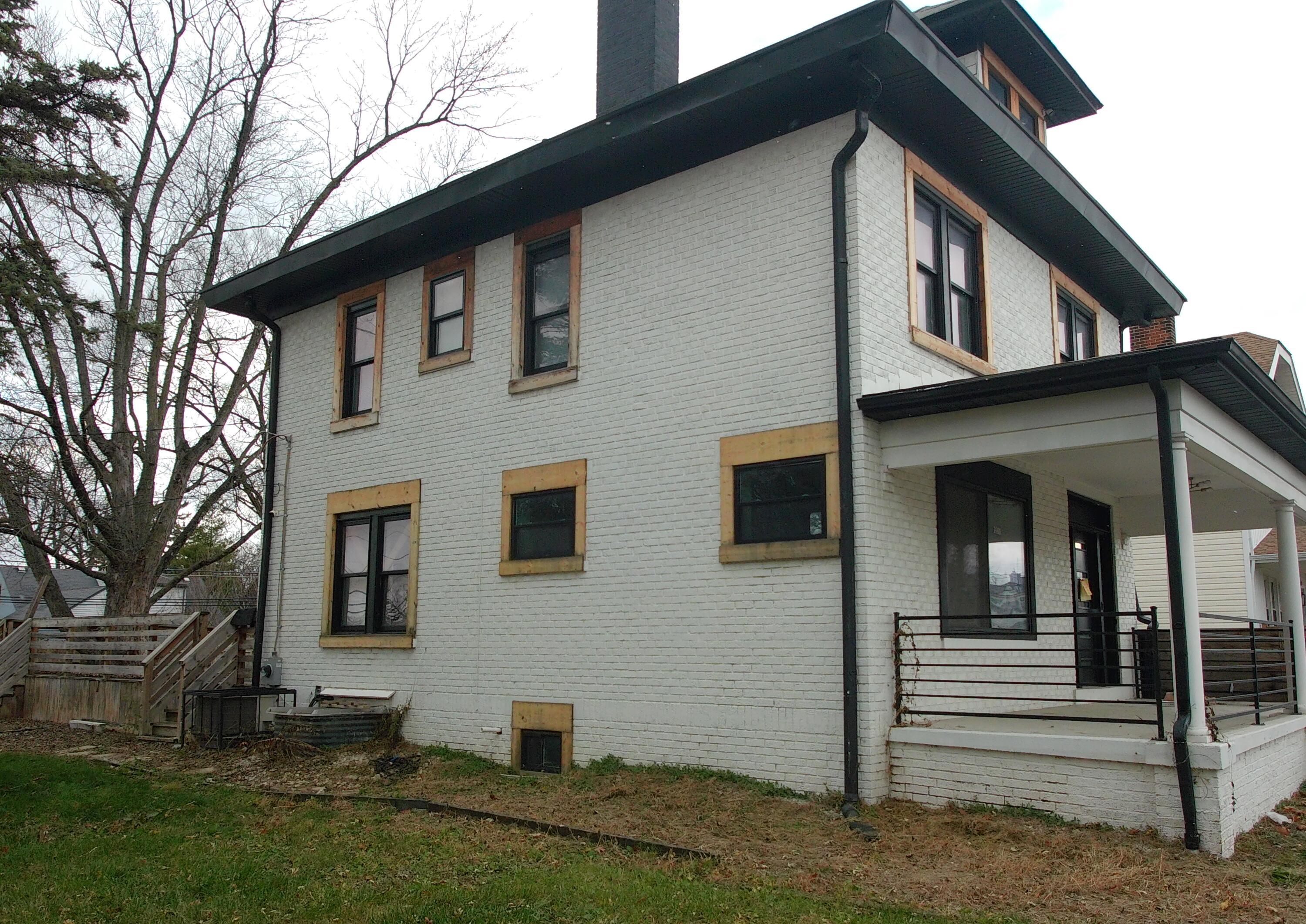 1465 Lockbourne Road Columbus, OH 43206 - Photo 3 of 24 3