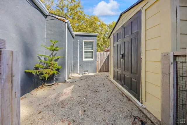 a view of a entryway in front of house