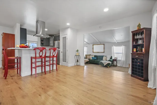 a view of livingroom with furniture and furniture