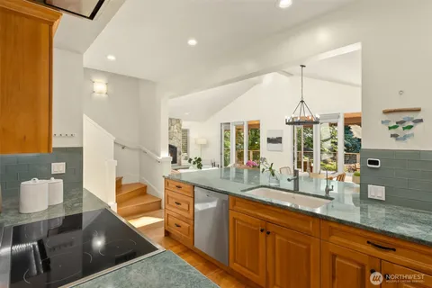 $1,468,000 | 6575 Honeysuckle Lane, Bainbridge Island, WA 98110