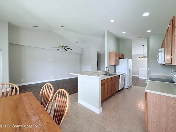 $1,900 | 3900 Playa Del Sol Drive, Unit 205, Rockledge, FL 32955