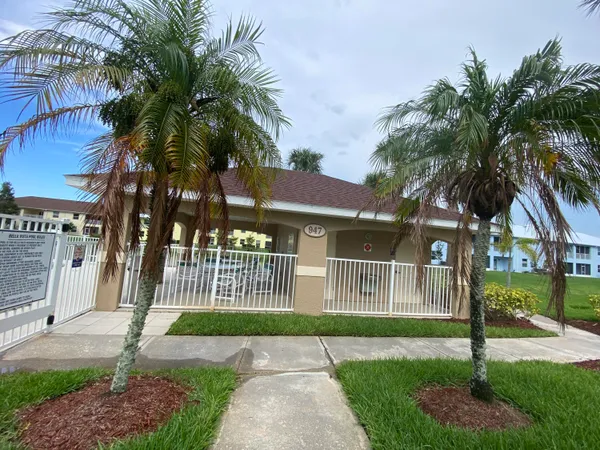 $1,900 | 3900 Playa Del Sol Drive, Unit 205, Rockledge, FL 32955
