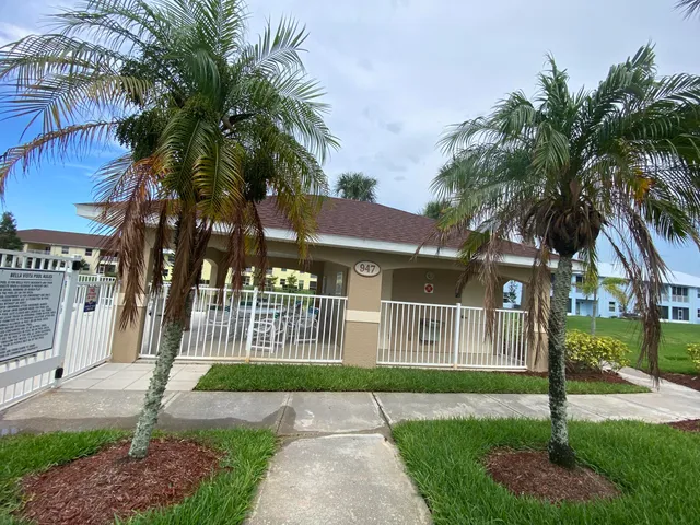 $2,000 | 3900 Playa Del Sol Drive, Unit 205, Rockledge, FL 32955