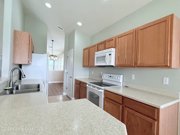 $1,900 | 3900 Playa Del Sol Drive, Unit 205, Rockledge, FL 32955