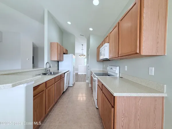 $1,900 | 3900 Playa Del Sol Drive, Unit 205, Rockledge, FL 32955
