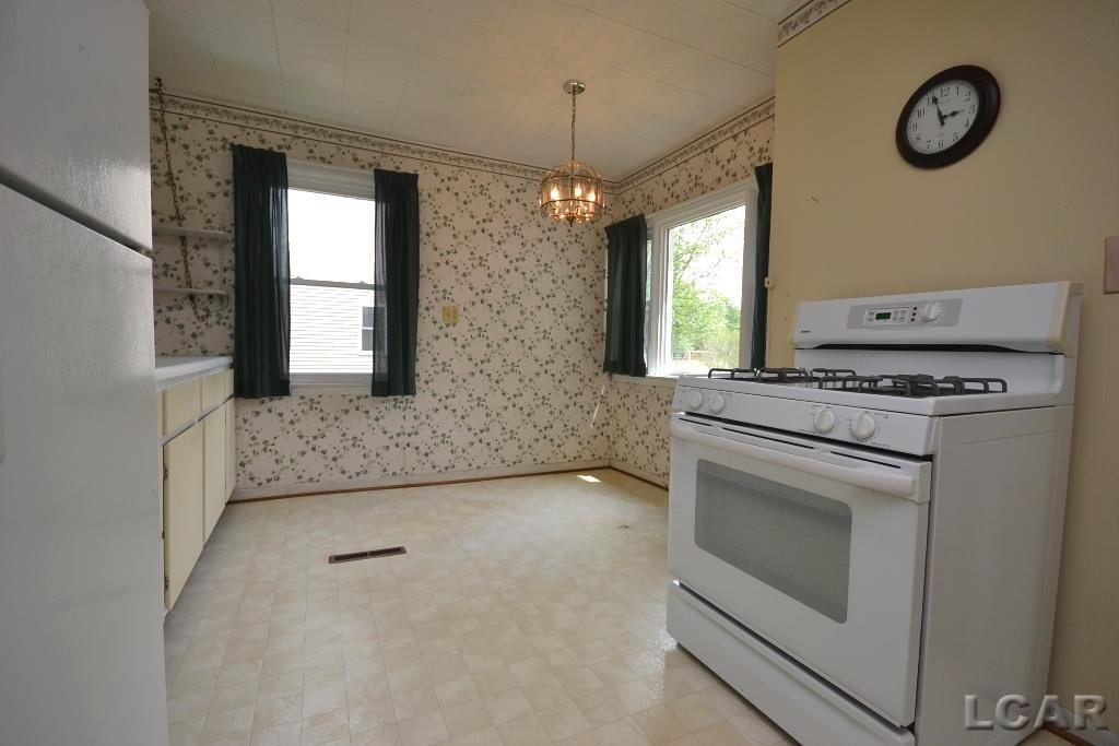 207 West Russell Road Tecumseh, MI 49286 - Photo 6 of 36 50043196-5.JPG