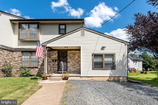 $285,000 | 19 Railroad Avenue, Beverly, NJ 08010