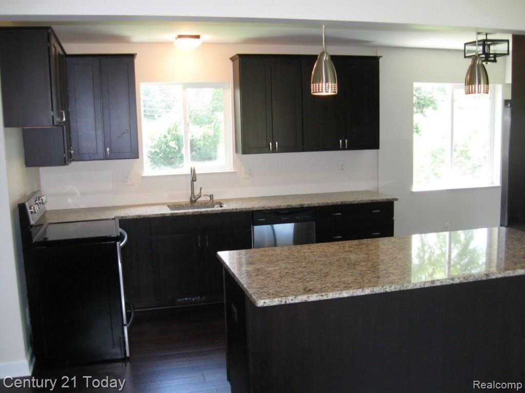 2559 Peterboro Road West Bloomfield, MI 48323 - Photo 5 of 26 IMG_3750.jpg
