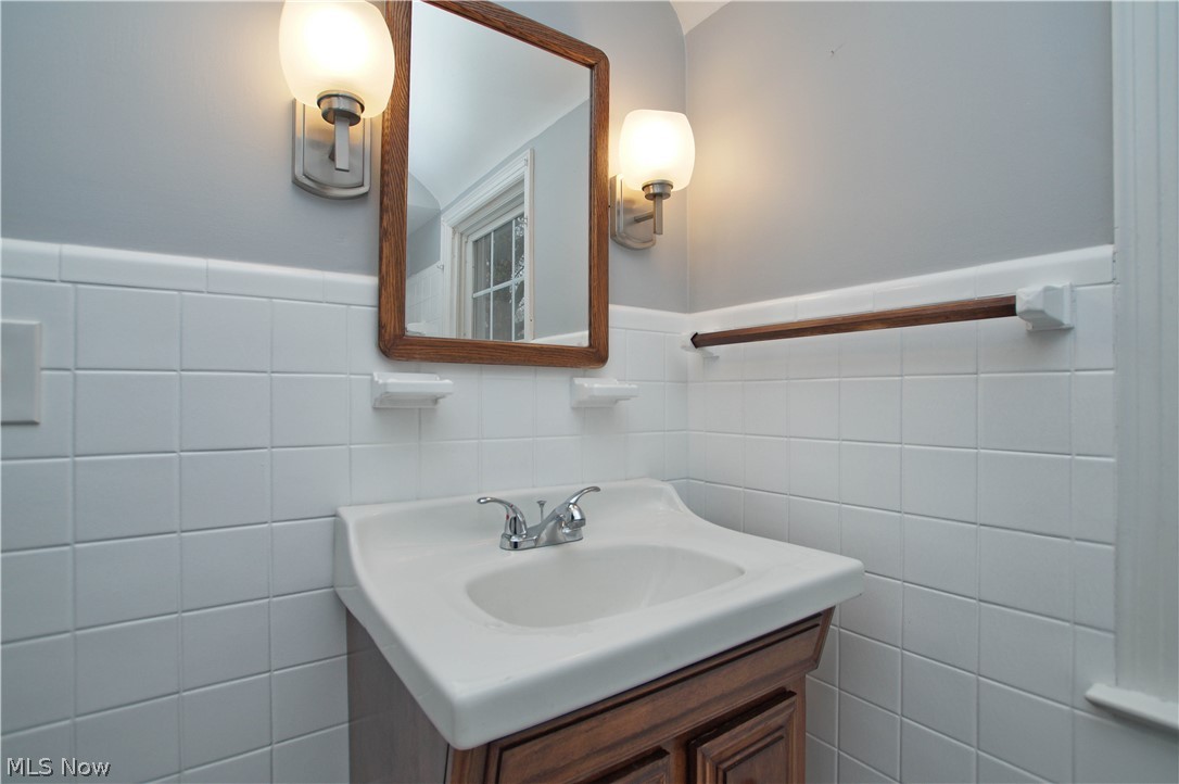 5004 Anderson Road Cleveland, OH 44124 - Photo 9 of 19