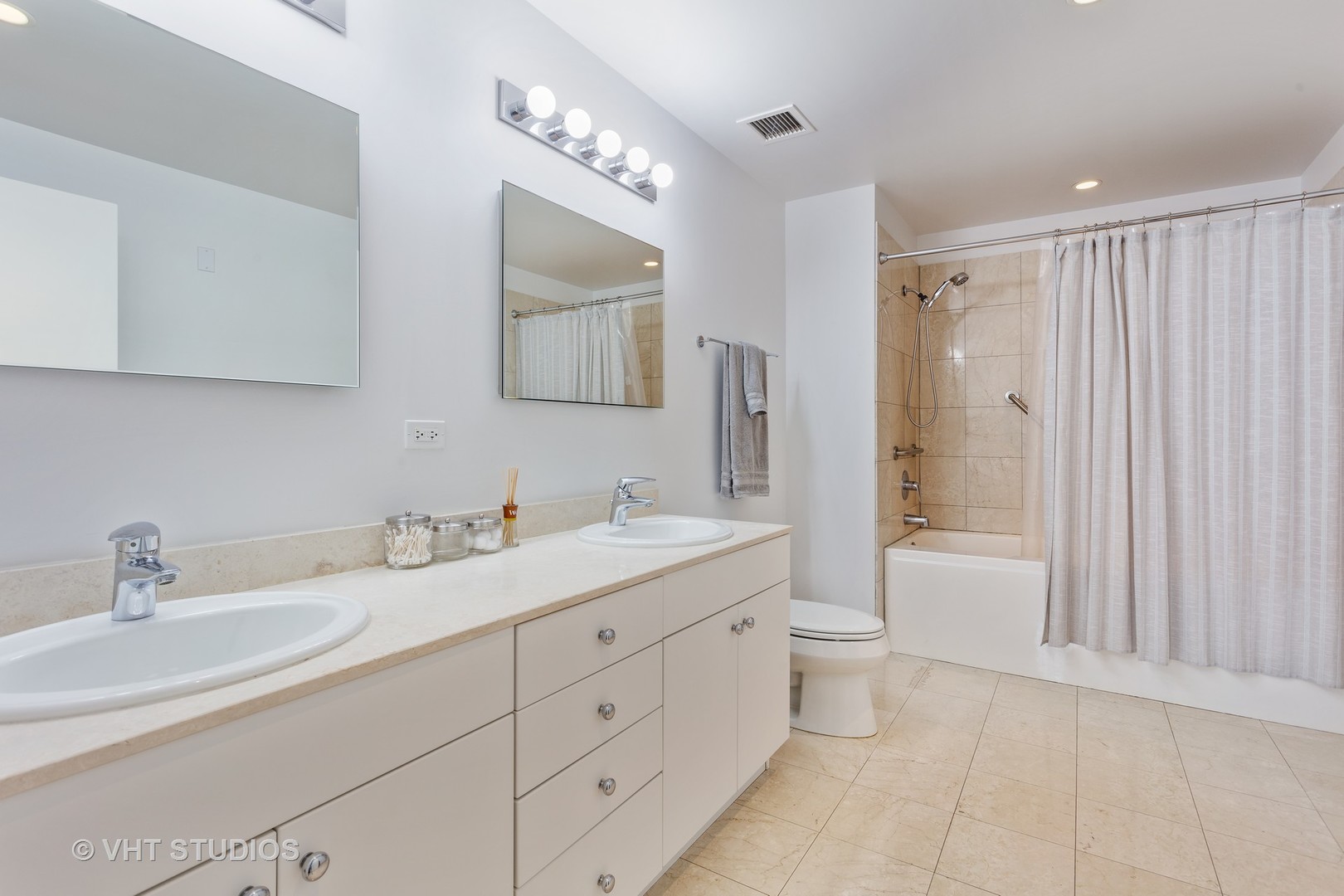 8 East Randolph Street, Unit 2904 Chicago, IL 60601 - Photo 11 of 18