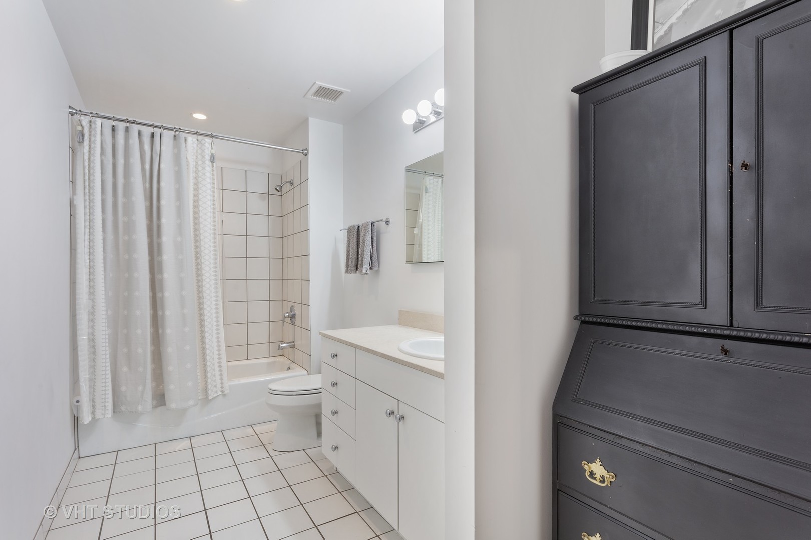 8 East Randolph Street, Unit 2904 Chicago, IL 60601 - Photo 12 of 18