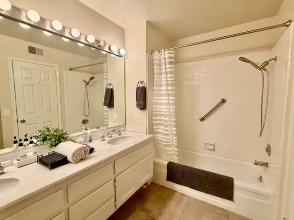$5,300 | 257 Calle Del Verano, Palm Desert, CA 92260