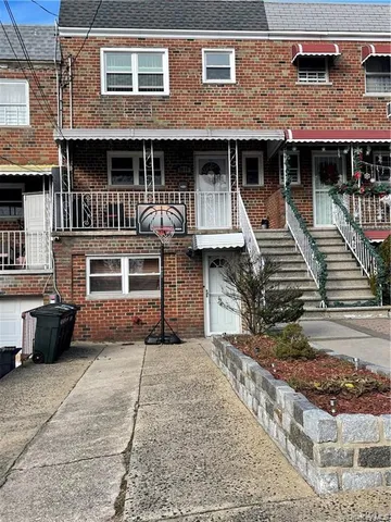 $1,900 | 2925 Schurz Avenue | Throgs Neck