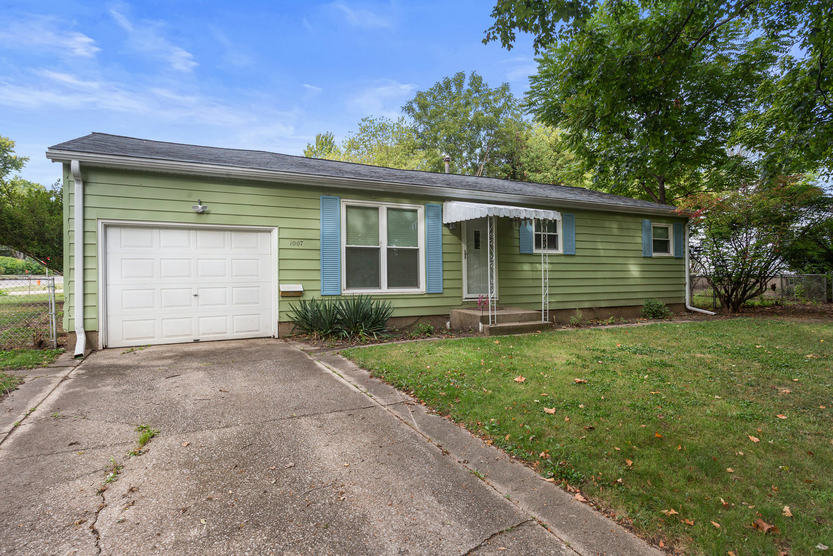 1007 Rainbow View Urbana, IL 61802 - Photo 2 of 8 a front view of a house with a garden
