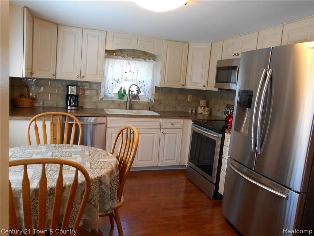 3210 Lexington Road Waterford, MI 48328 - Photo 7 of 39 Breakfast Nook