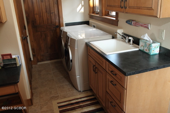 164 Cozens Ridge Fraser, CO 80442 - Photo 25 of 45 laundry room