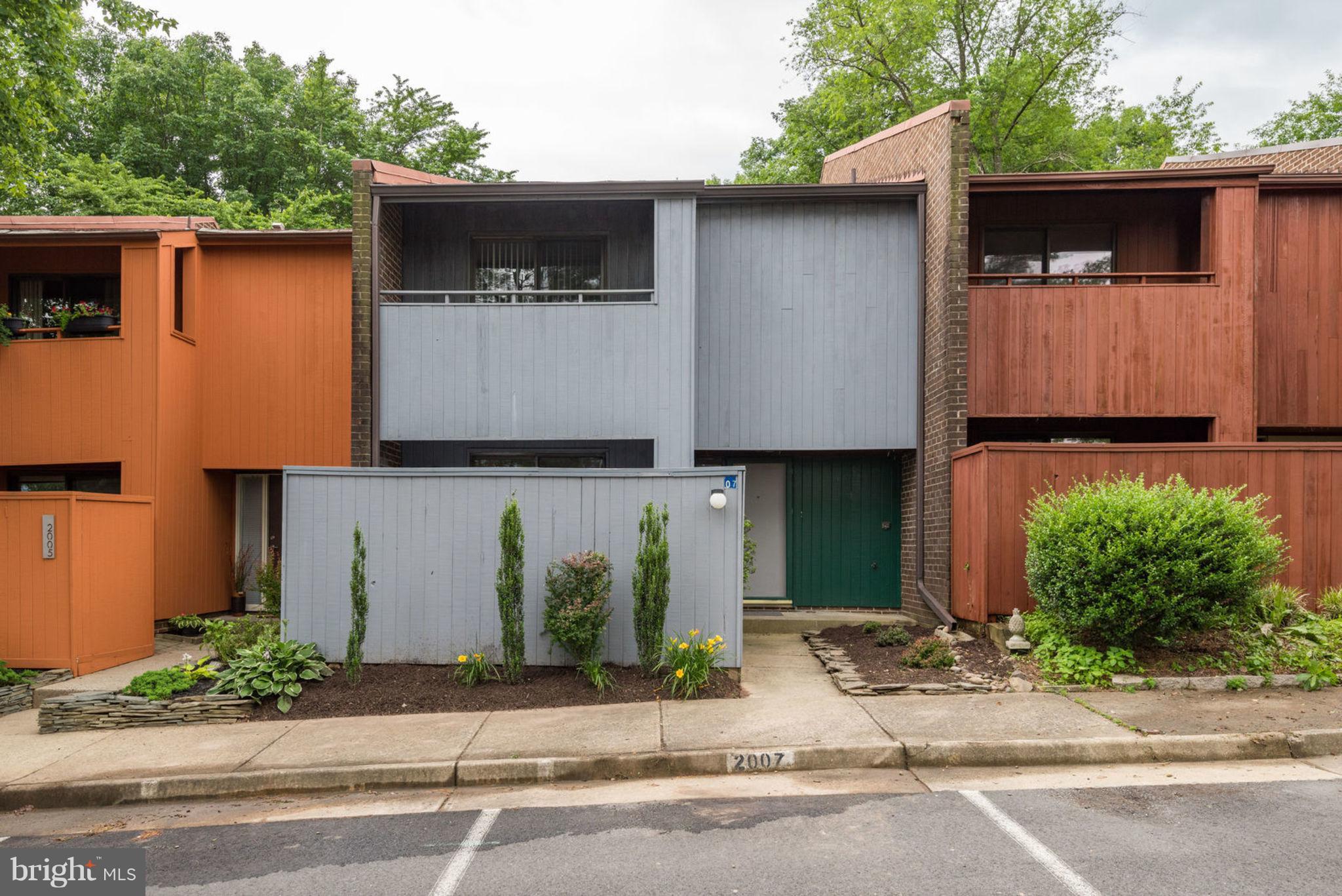 2007 Approach Lane Reston, VA 20191 - Photo 1 of 30 Exterior (Front)