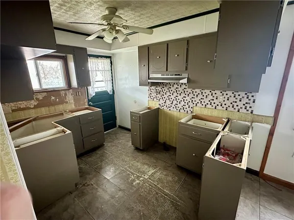 $54,900 | 458-460 1st Street, Vestaburg, PA 15368