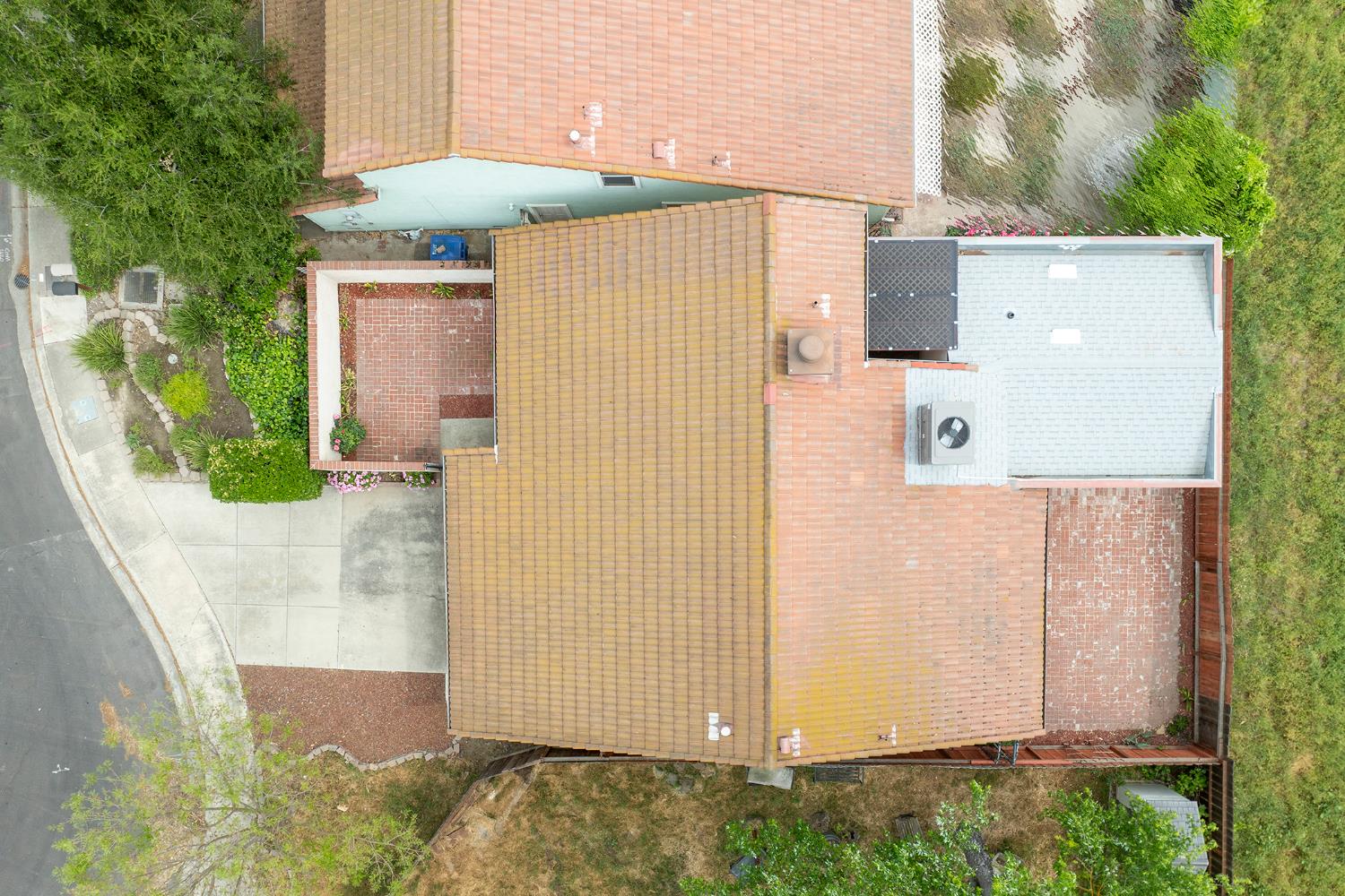 1124 Tasmania Way Modesto, CA 95356 - Photo 33 of 34 a view of a house with backyard