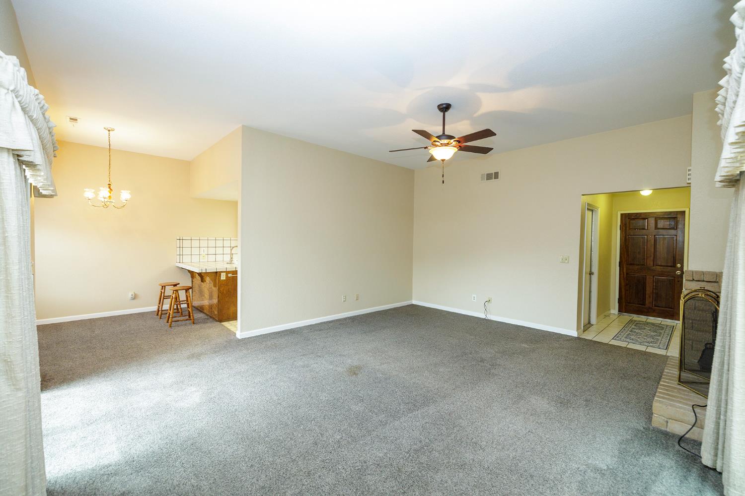 1124 Tasmania Way Modesto, CA 95356 - Photo 6 of 34
