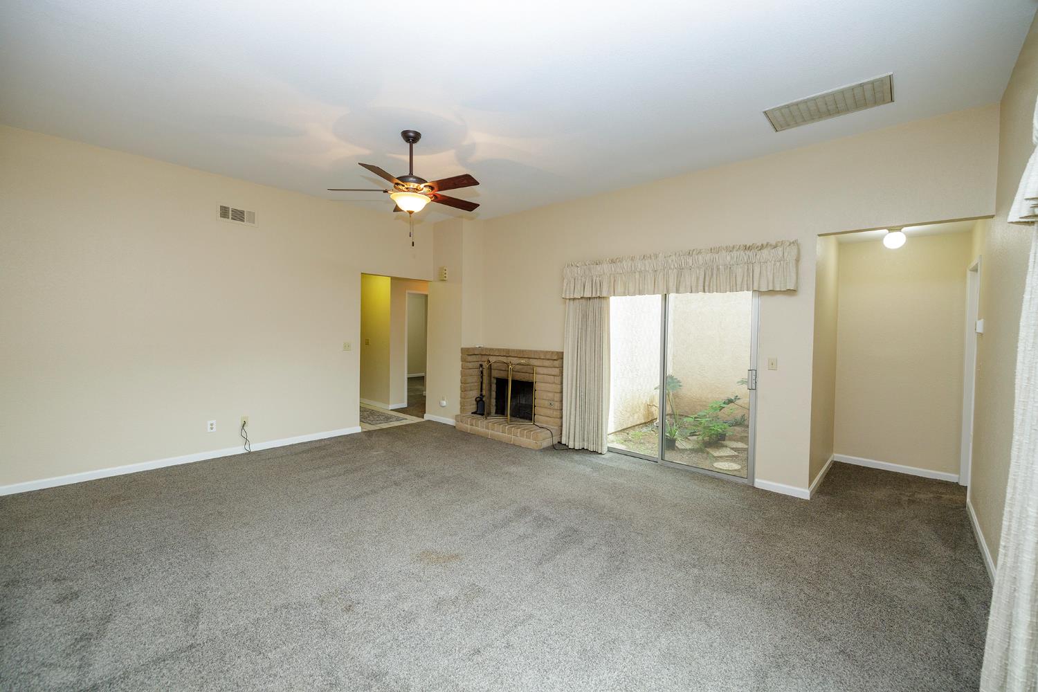 1124 Tasmania Way Modesto, CA 95356 - Photo 7 of 34