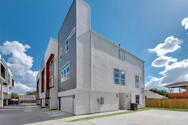 $3,050 | 1805 Emir Street, Unit I, Houston, TX 77009