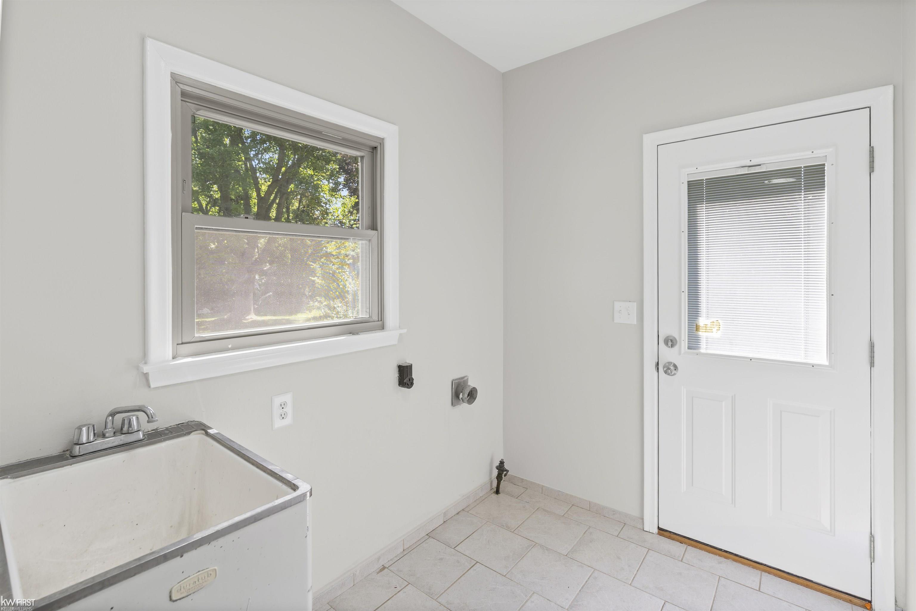 3183 Bridle Path Flint, MI 48507 - Photo 36 of 79