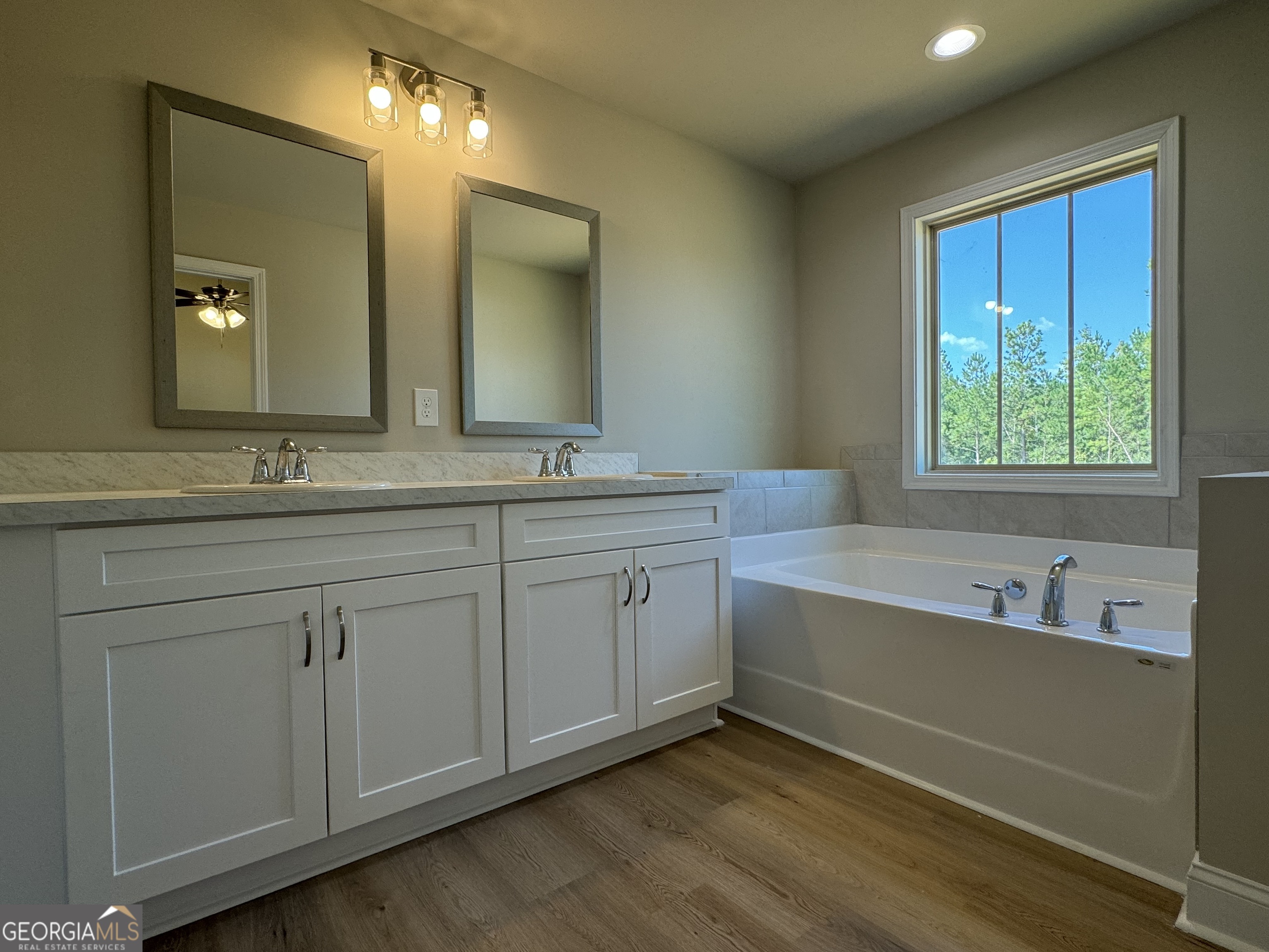 166 Country World Drive Macon, GA 31211 - Photo 12 of 33 a bathroom with a tub sink and mirror