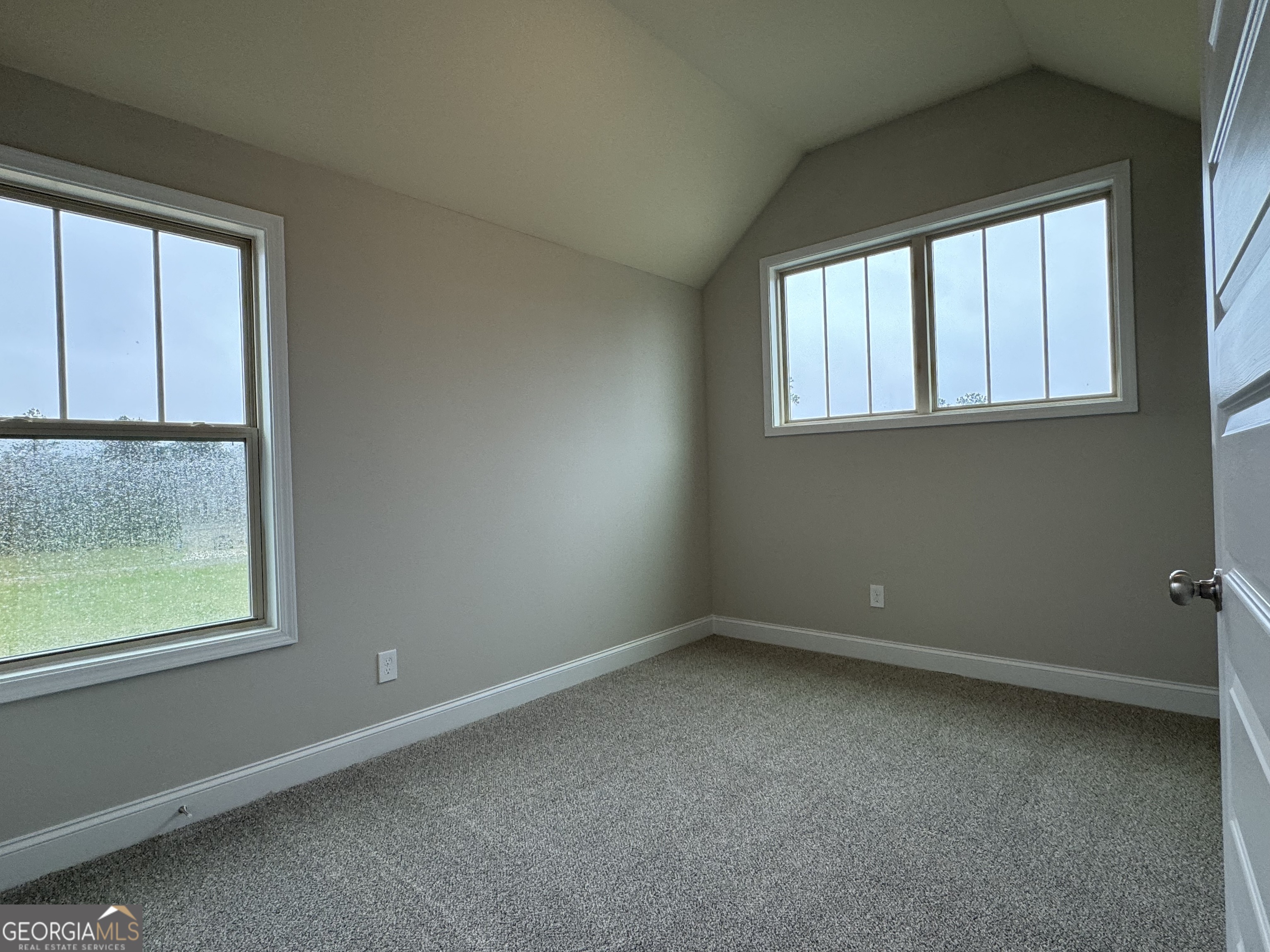 166 Country World Drive Macon, GA 31211 - Photo 25 of 33 an empty room with a window