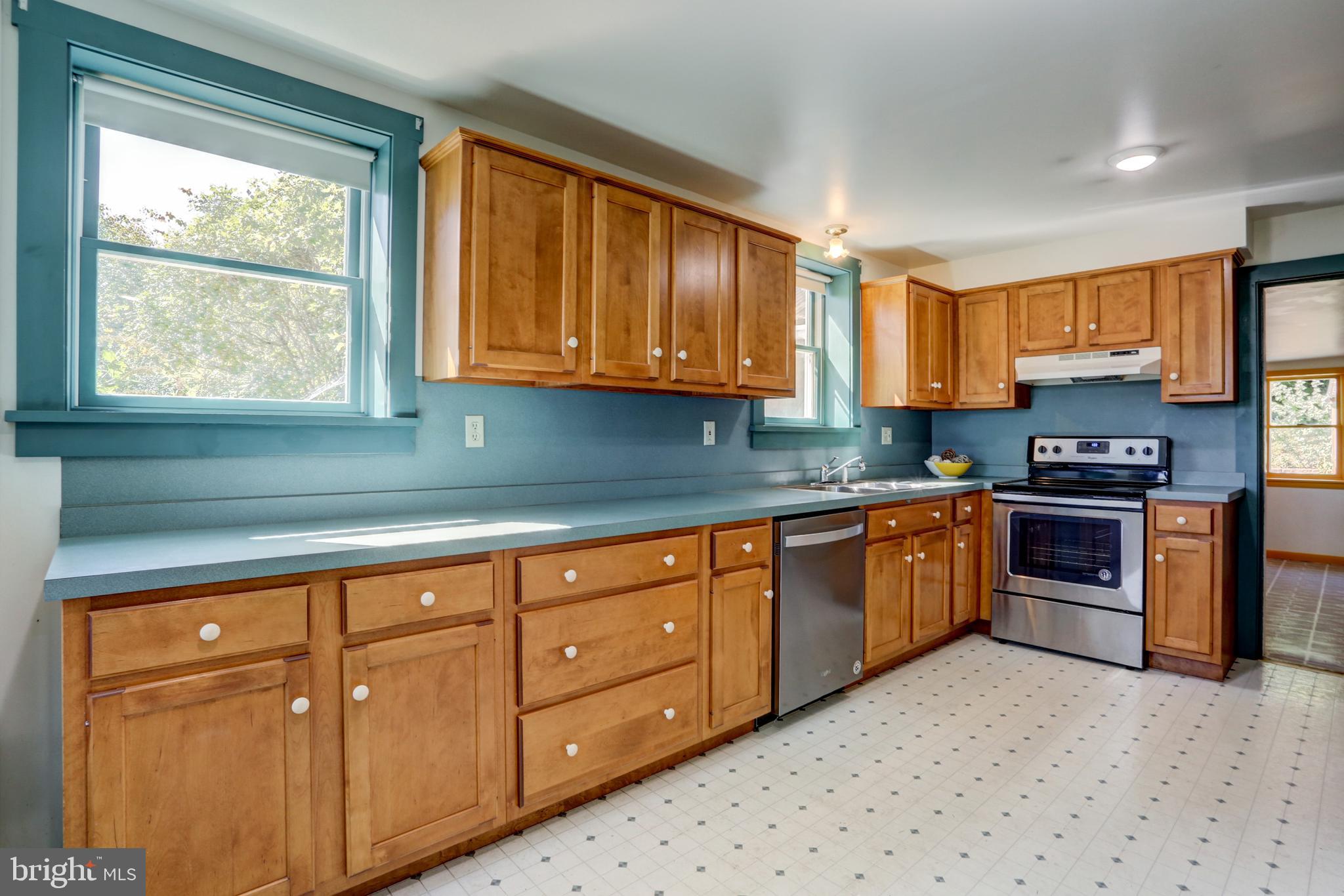 1330 Mount Joy Road Manheim, PA 17545 - Photo 4 of 31