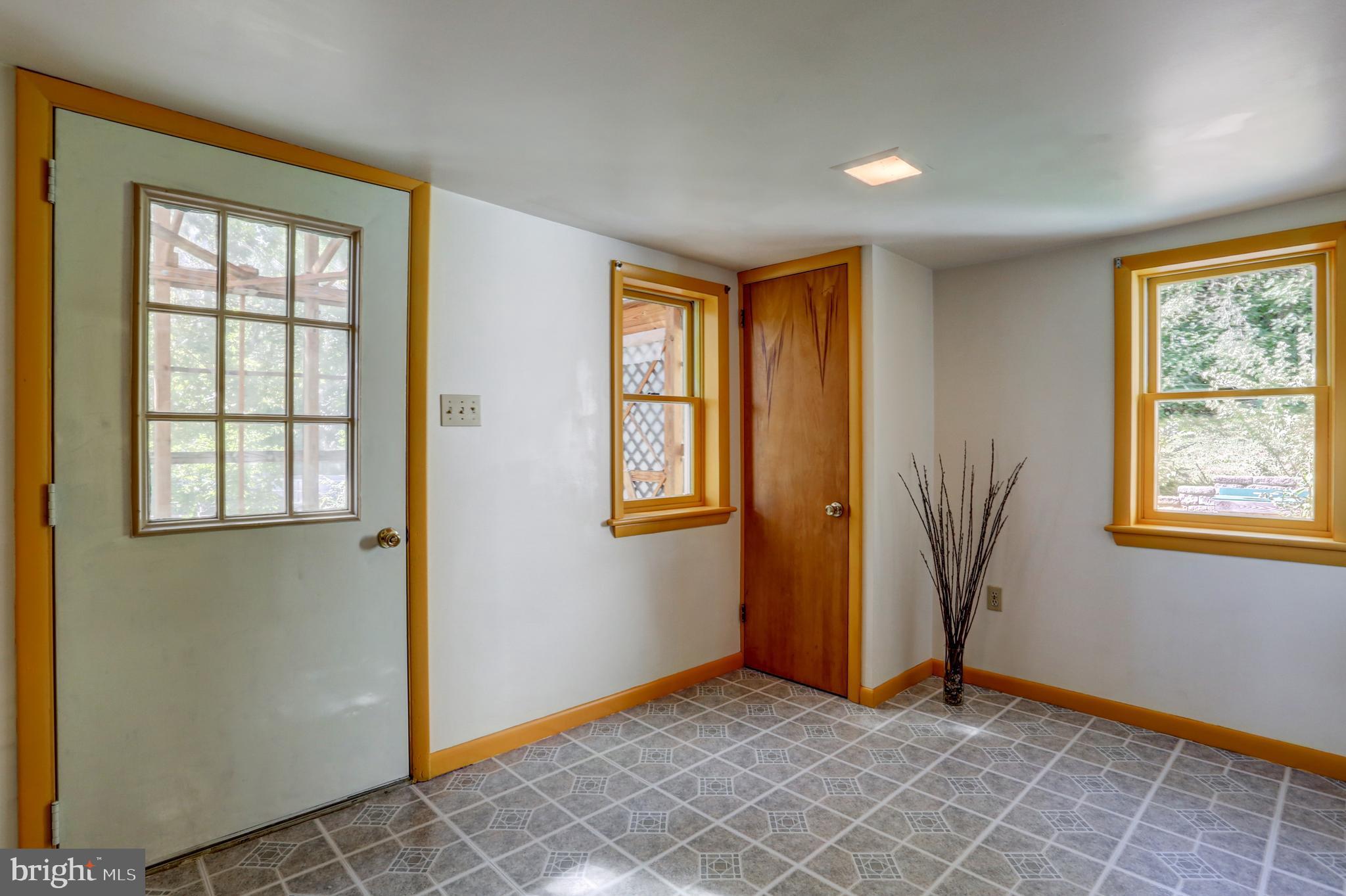 1330 Mount Joy Road Manheim, PA 17545 - Photo 10 of 31