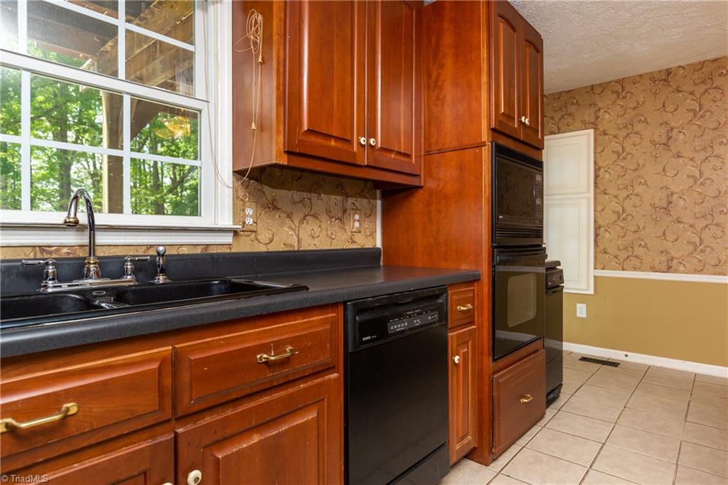 928 Sheffield Road Harmony, NC 28634 - Photo 6 of 30 Gallery Image 6