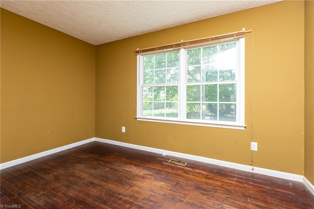 928 Sheffield Road Harmony, NC 28634 - Photo 8 of 30 Gallery Image 8