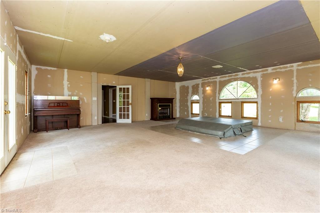 928 Sheffield Road Harmony, NC 28634 - Photo 10 of 30 Gallery Image 10