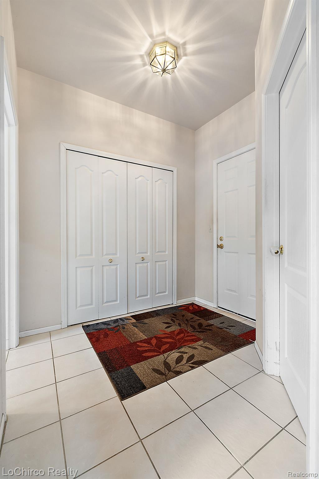 1640 South Shore Drive Rochester, MI 48307 - Photo 19 of 44 Gallery Image 19