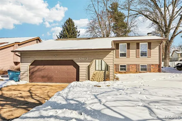 $239,900 | 12462 Sandycreek Lane, Florissant, MO 63033