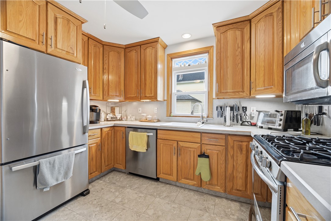 111 Beechcrest Street Warwick, RI 02888 - Photo 7 of 33