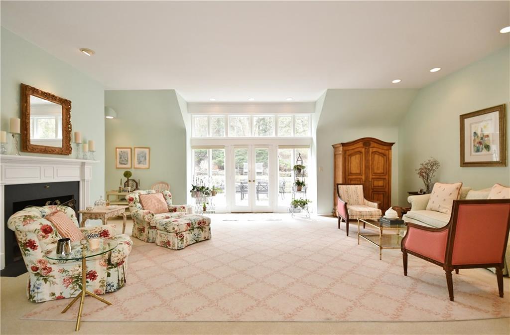220 Hillcrest Road Pittsburgh, PA 15238 - Photo 5 of 22 Gallery Image 5