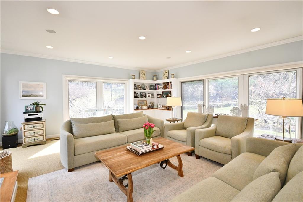220 Hillcrest Road Pittsburgh, PA 15238 - Photo 7 of 22 Gallery Image 7