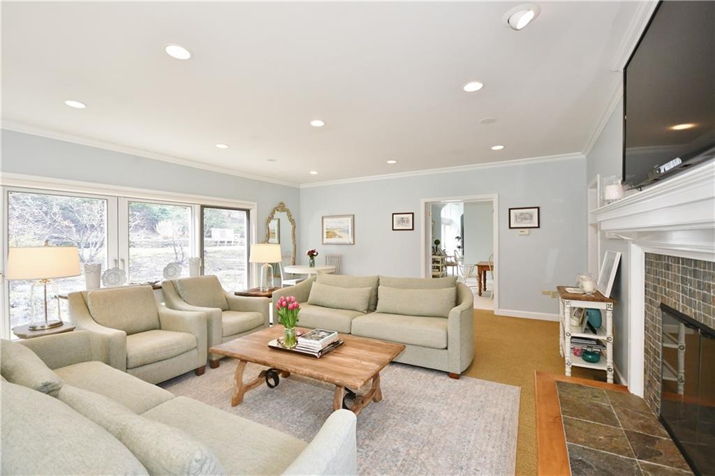 220 Hillcrest Road Pittsburgh, PA 15238 - Photo 8 of 22 Gallery Image 8