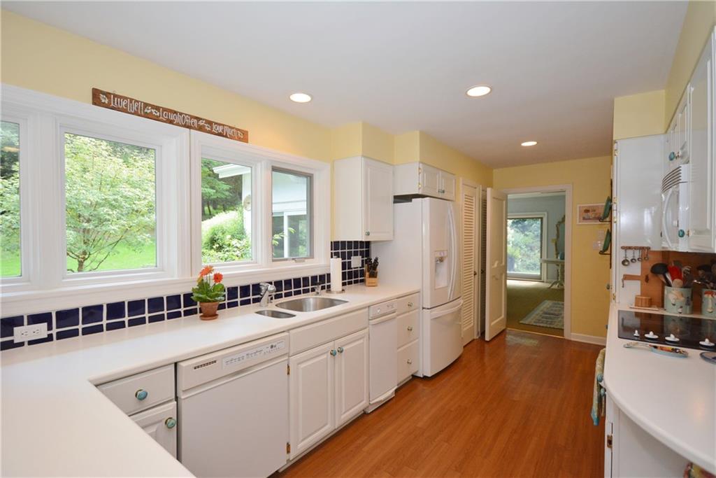 220 Hillcrest Road Pittsburgh, PA 15238 - Photo 10 of 22 Gallery Image 10