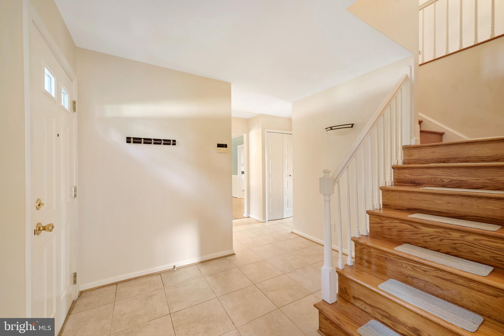 1012 West Joppa Road Towson, MD 21204 - Photo 4 of 32 Entry