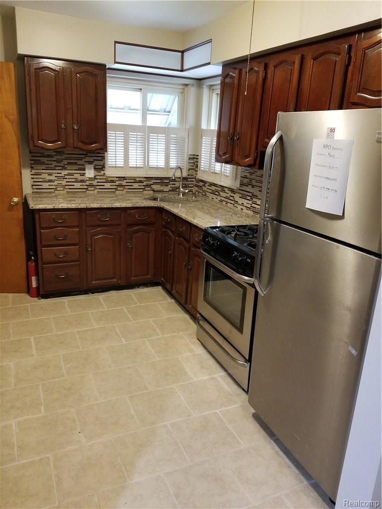 14917 Champaign Road Allen Park, MI 48101 - Photo 4 of 10 20171109_143320.jpg