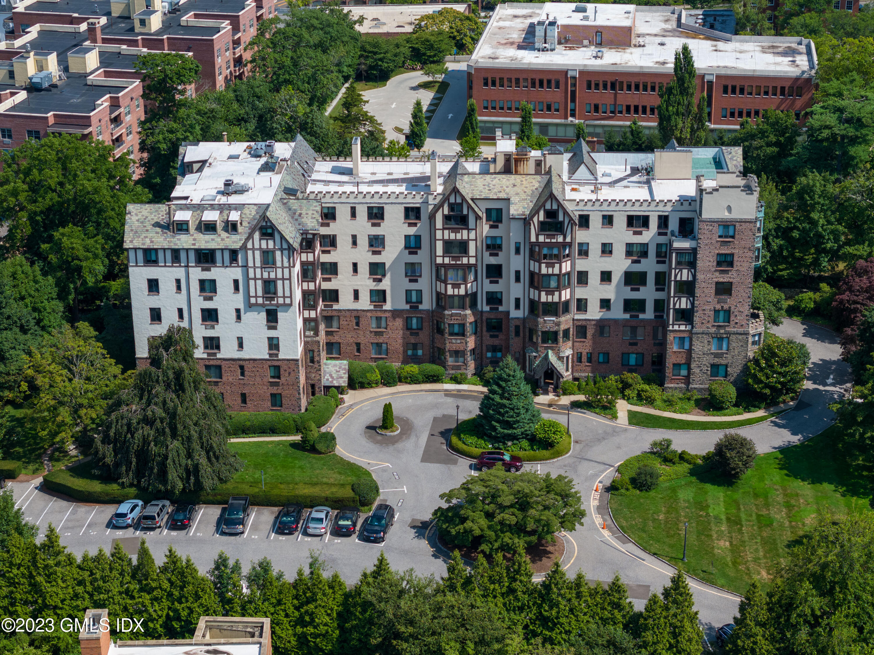 47 Lafayette Place, Unit 5F Greenwich, CT 06830 - Photo 15 of 18 a view of a building with garden