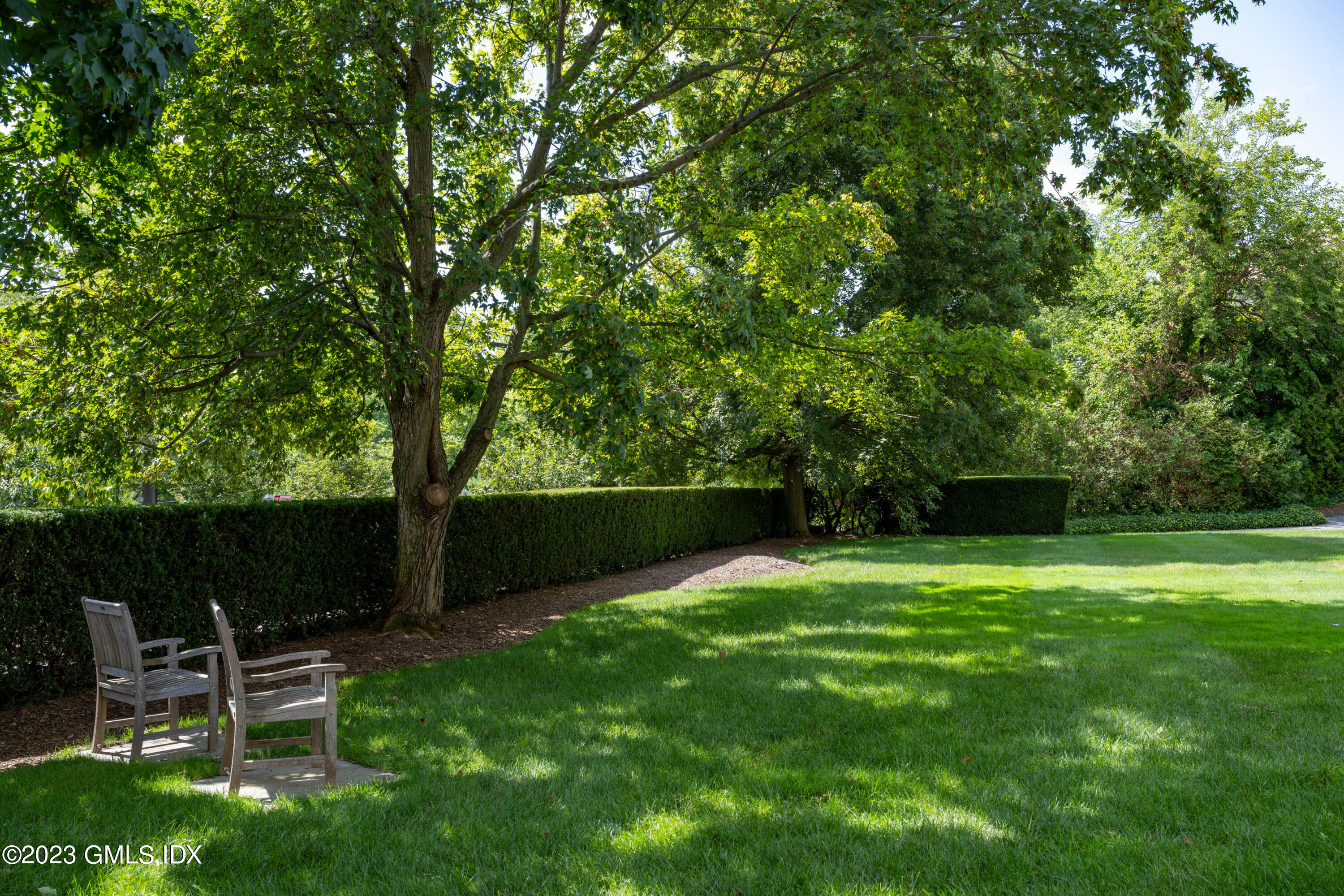 47 Lafayette Place, Unit 5F Greenwich, CT 06830 - Photo 16 of 18 a view of a backyard with a bench