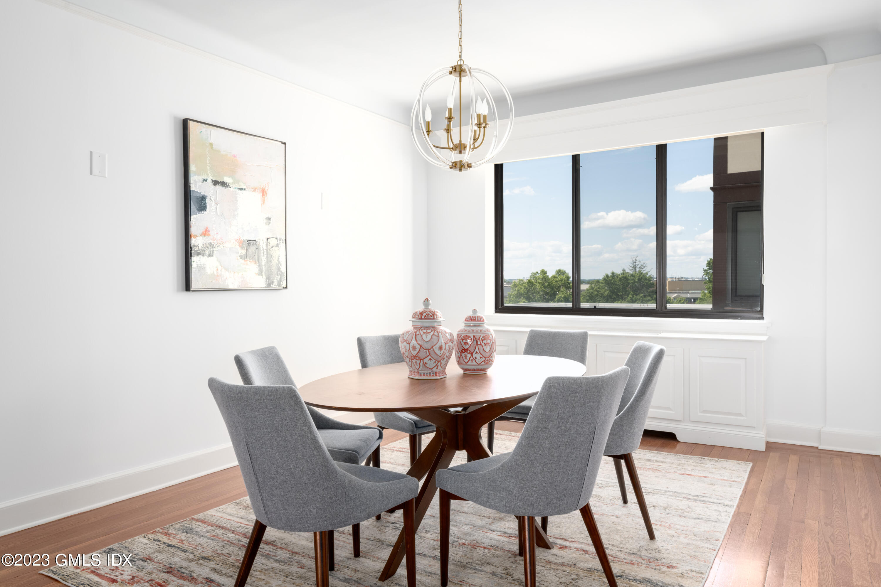 47 Lafayette Place, Unit 5F Greenwich, CT 06830 - Photo 10 of 18 a dining room with furniture a rug and a mirror