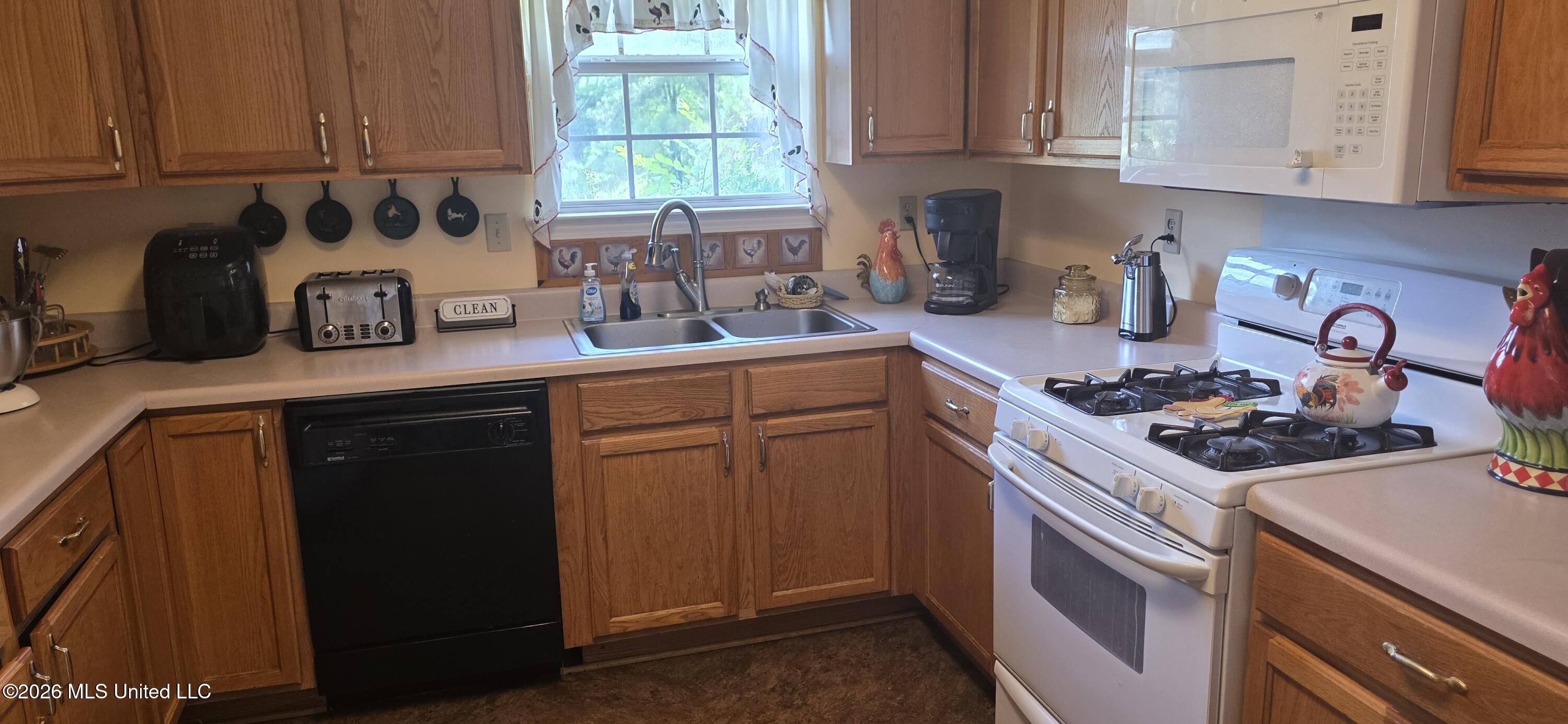 180 Stonewall Road Byhalia, MS 38611 - Photo 8 of 73 20260613_160835