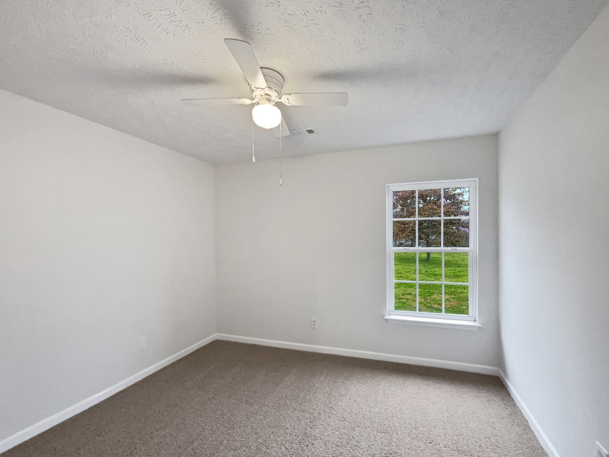 760 Autumn Ridge Lane Columbia, TN 38401 - Photo 11 of 19 an empty room with a window