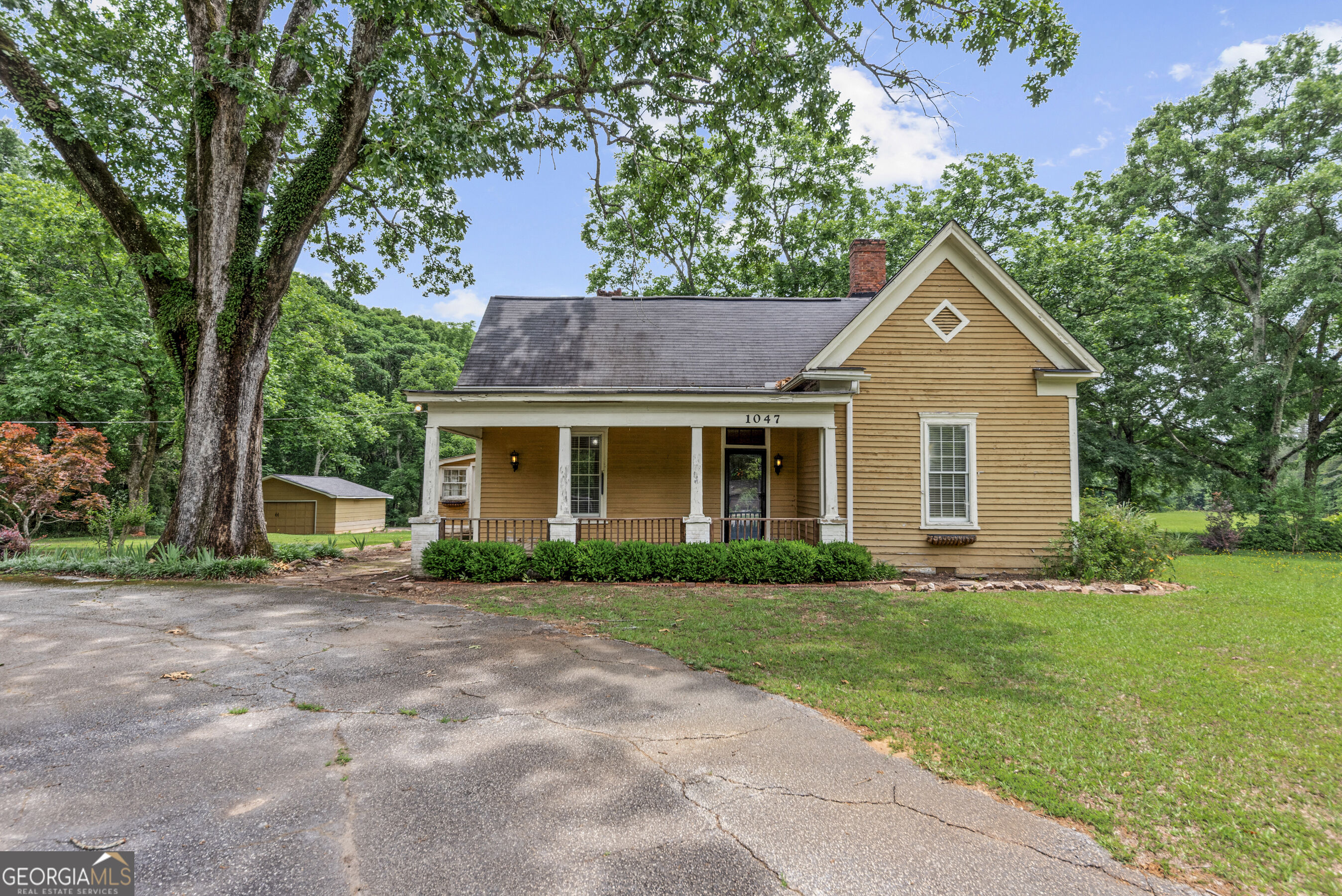 1047 Dixie Road Covington, GA 30014 - Photo 1 of 46 Gallery Image 1